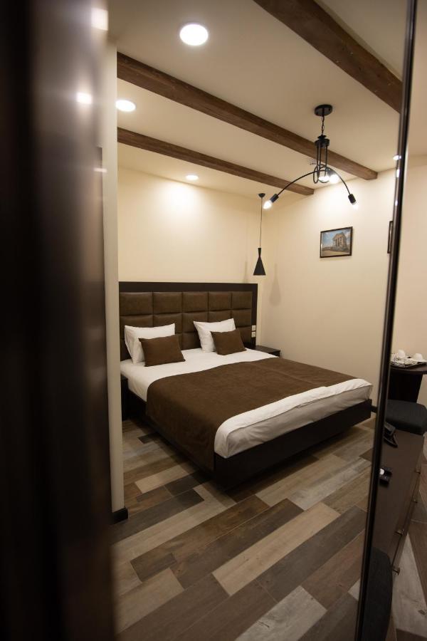 Boutique Living Hotel By Arta Γιερεβάν Εξωτερικό φωτογραφία